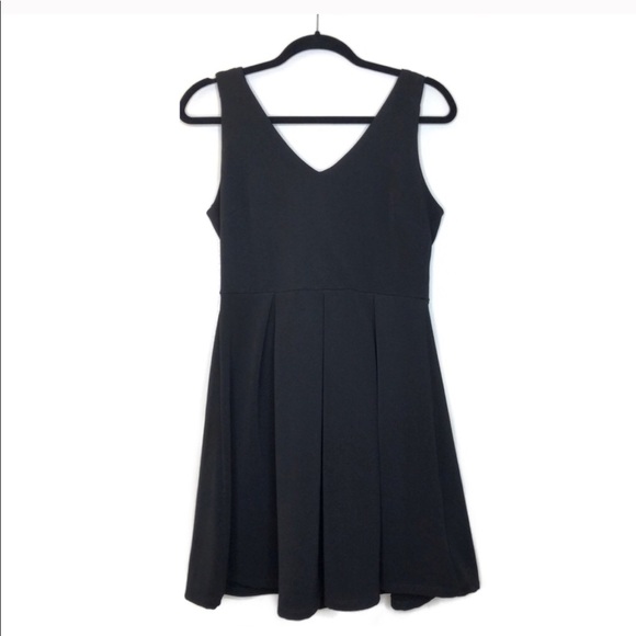 Lush Dresses & Skirts - ⚡️NWT Lush pleated black dress